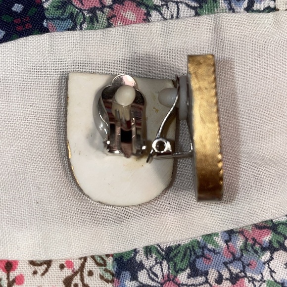 Red,white & blue shield shape clip on vintage earrings handmade painted ceramic - Picture 3 of 6